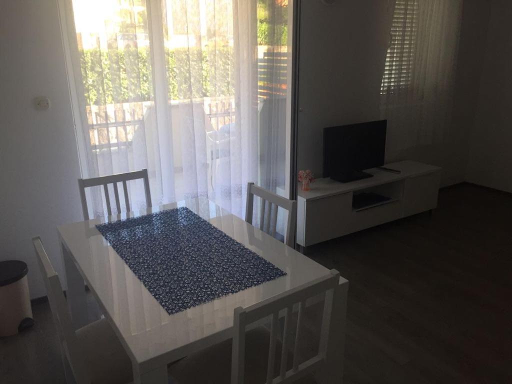 Apartmani Ana Malinska Luaran gambar